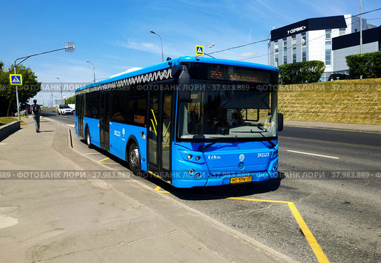 Московский автобус ЛиАЗ-5292 в работе (2022 год). Редакционное фото, фотограф Александр Селин / Фотобанк Лори