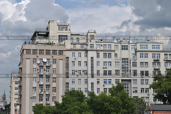 Московский государственный Театр Эстрады. «Дом на набережной». Улица Серафимовича, 2/20. Район Якиманка. Город Москва (2012 год). Стоковое фото, фотограф lana1501 / Фотобанк Лори