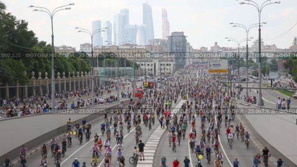 Московский велопарад в поддержку развития велосипедной инфраструктуры, Москва, Россия (2016 год). Редакционное видео, видеограф Наталья Волкова / Фотобанк Лори
