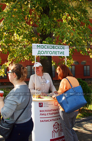 "Московское долголетие". Фестиваль греческой культуры «Акрополис», сад "Эрмитаж", Москва (2018 год). Редакционное фото, фотограф Щеголева Ольга / Фотобанк Лори