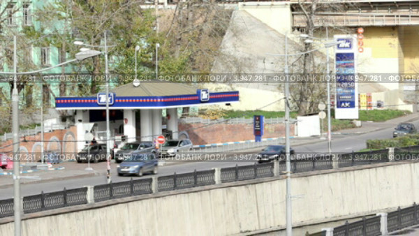 Москва. Автомобильное движение по набережной Яузы (2012 год). Редакционное видео, видеограф Ярослав Каминский / Фотобанк Лори