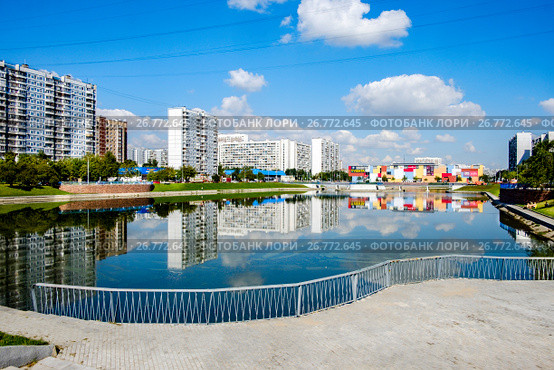Москва, Братеевский пруд (2017 год). Стоковое фото, фотограф glokaya_kuzdra / Фотобанк Лори