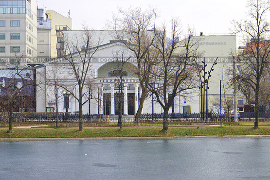 Москва, Чистопрудный бульвар, театр "Современник" (2023 год). Редакционное фото, фотограф Илюхина Наталья / Фотобанк Лори