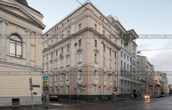 Москва, дом на углу улиц Поварской и Малого Ржевского переулка зимой (2015 год). Стоковое фото, фотограф Дмитрий Неумоин / Фотобанк Лори