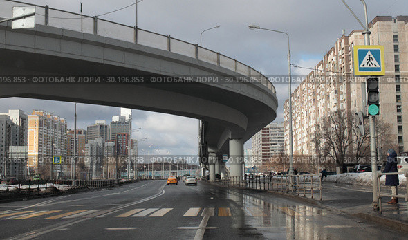Москва, эстакада на Рублёвском шоссе (2019 год). Редакционное фото, фотограф Дмитрий Неумоин / Фотобанк Лори
