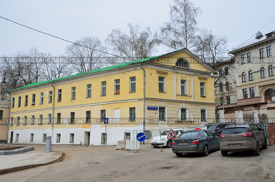 Москва, Хитровская площадь, дом 3. Усадьба Лопухиных -Кирьяковых, флигель (2015 год). Редакционное фото, фотограф Овчинникова Ирина / Фотобанк Лори