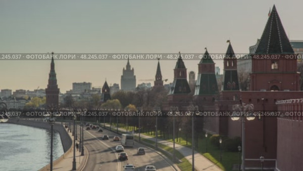 Москва: Красная площадь и Кремль на фоне современного города (2020 год). Стоковое видео, видеограф Александр Заречнев / Фотобанк Лори