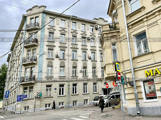 Москва, Лялин переулок, дом 8 строение 1. Доходный дом, архитектор О. Г. Пиотрович, 1910 год постройки. Редакционное фото, фотограф Овчинникова Ирина / Фотобанк Лори