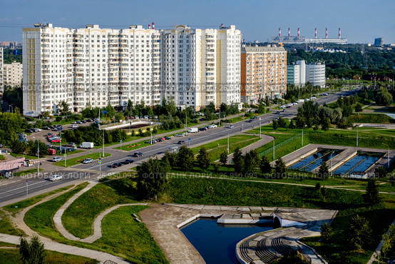 Москва, Марьино, вид сверху на Перервинский бульвар (2017 год). Стоковое фото, фотограф glokaya_kuzdra / Фотобанк Лори