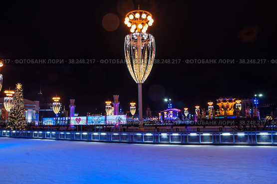 Москва. Новогодний каток на ВДНХ (2020 год). Редакционное фото, фотограф Алёшина Оксана / Фотобанк Лори