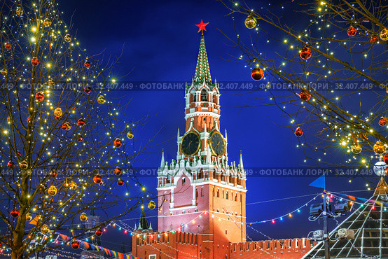Москва. Новогодняя Спасская башня. New Year's Spasskaya Tower (2018 год). Стоковое фото, фотограф Baturina Yuliya / Фотобанк Лори