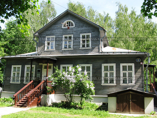 Москва. Парк "Кузьминки". Музей-центр К.Г. Паустовского (2011 год). Редакционное фото, фотограф Елена Беклемищева / Фотобанк Лори
