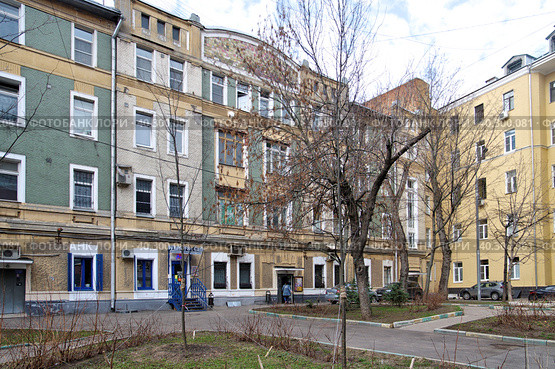 Москва, Подсосенский переулок, дом 8, строение 2. Доходный дом. Здание начала XX века (2023 год). Редакционное фото, фотограф Илюхина Наталья / Фотобанк Лори