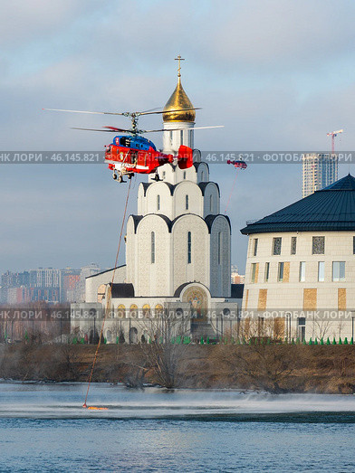 Москва. Пожарный вертолеты Ка-32А11ВС RA-31112 и RA-31115. Редакционное фото, фотограф Александр К / Фотобанк Лори