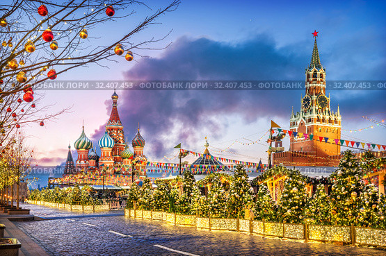 Москва. Праздник на Красной площади. New Year holiday on the Red Square (2018 год). Стоковое фото, фотограф Baturina Yuliya / Фотобанк Лори