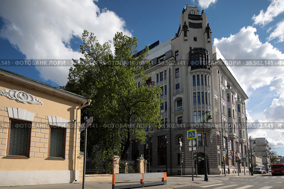 Москва Пречистенка дом 9 (2022 год). Редакционное фото, фотограф Дмитрий Неумоин / Фотобанк Лори