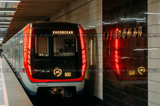 Москва, Россия - 18.05.2024 - Парад поездов метро на большой кольцевой линии. Поезд "Москва" на станции "Каховская" Редакционное фото, фотограф Тамара Сахарова / Фотобанк Лори