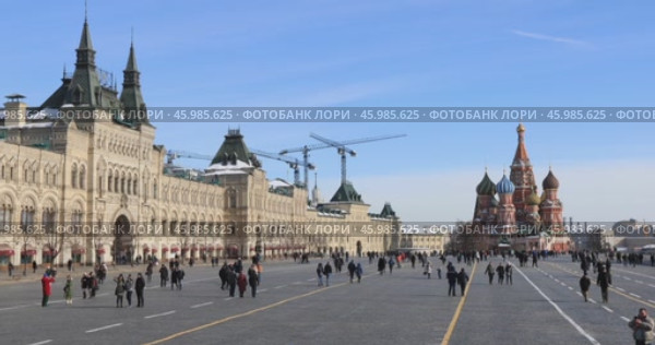 Москва, Россия –  2019 года. Люди гуляют по Красной площади в солнечный зимний день» Редакционное видео, видеограф Сергей Олегович Антонов / Фотобанк Лори