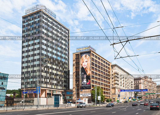 Москва. Садовое кольцо, улица Земляной Вал (2010 год). Редакционное фото, фотограф Алёшина Оксана / Фотобанк Лори