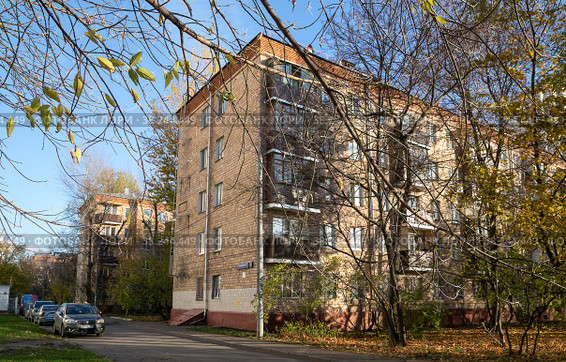 Москва, СВАО, микрорайон Марфино. На улице Кашёнкин Луг в Программу реновации включены дом 9 и дом 11, оба будут расселены и подлежат сносу (2022 год). Редакционное фото, фотограф Наталья Николаева / Фотобанк Лори