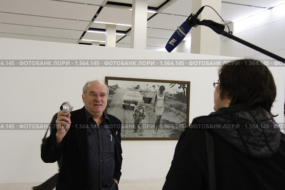 Москва, ЦВЗ "Манеж", открытие Фотобиеннале 2010. Питер Линдберг / Peter Lindbergh. Редакционное фото, фотограф Дмитрий Неумоин / Фотобанк Лори