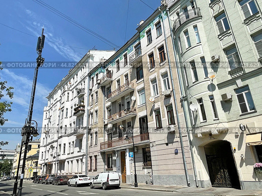 Москва, улица Спиридоновка летом в солнечную погоду. Стоковое фото, фотограф Овчинникова Ирина / Фотобанк Лори