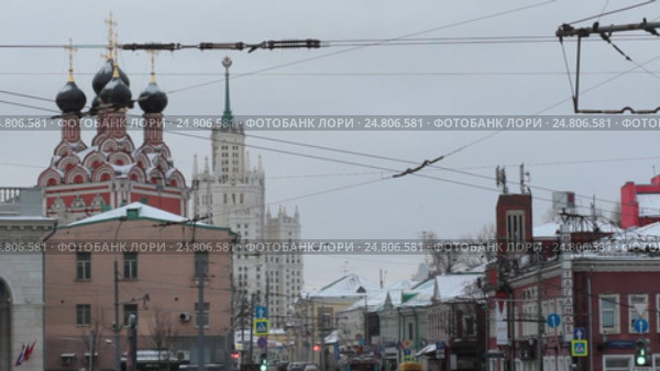 Москва,  Верхняя Радищевская улица, храм Николая Чудотворца и дом на Котельнической набережной (2017 год). Редакционное видео, видеограф Дмитрий Неумоин / Фотобанк Лори