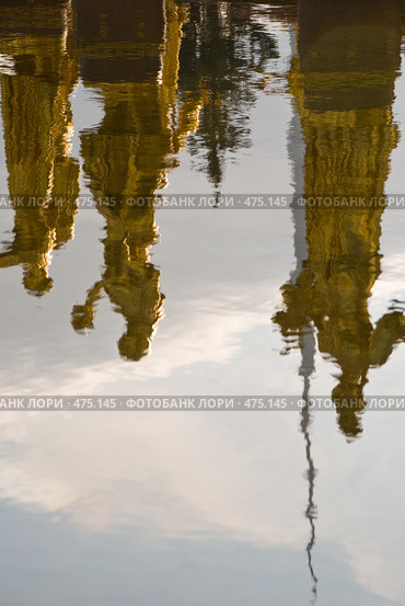 Москва. ВВЦ. Фонтан Дружба народов. Отражение в воде (2008 год). Редакционное фото, фотограф Светлана Силецкая / Фотобанк Лори