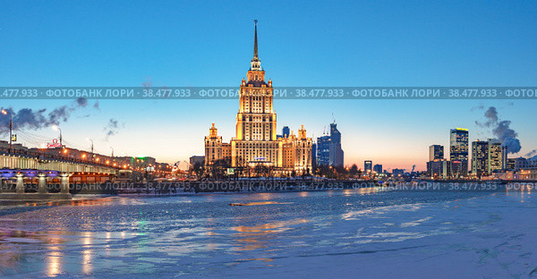 Москва. Зима. Гостиница Украина. (Отель "Рэдиссон Ройал") Редакционное фото, фотограф Юрий Кирсанов / Фотобанк Лори