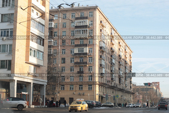 Москвички многоэтажные дома на Щербаковской (2022 год). Редакционное фото, фотограф Дмитрий Неумоин / Фотобанк Лори