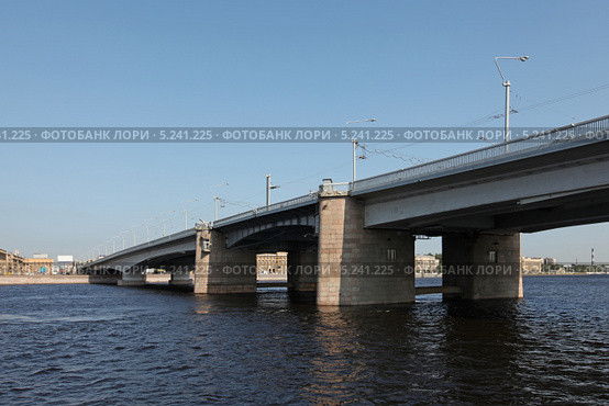 Мост Александра Невского в Санкт-Петербурге (2013 год). Стоковое фото, фотограф Самохвалов Артем / Фотобанк Лори
