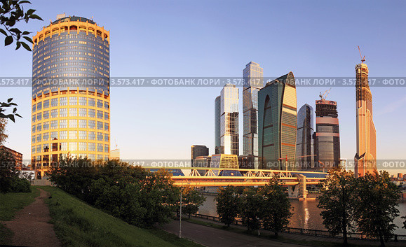 Мост Багратион. Сити. Москва. Редакционное фото, фотограф Юрий Кирсанов / Фотобанк Лори