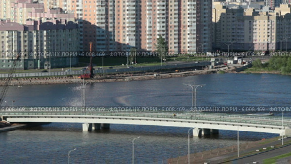Мост через Дудергофский канал возле Южно-Приморского парка, дома вдоль улицы Маршала Захарова, Санкт-Петербург (2014 год). Стоковое видео, видеограф Кекяляйнен Андрей / Фотобанк Лори