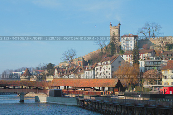 Мост Шпройербрюкке (Spreuerbrücke) на реке Рёйсс (Reuss). Люцерн, Швейцария (2013 год). Стоковое фото, фотограф Вадим Хомяков / Фотобанк Лори