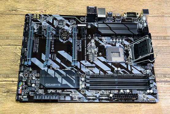 Motherboard Gigabit for the processor Intel. Стоковое фото, фотограф Леонид Еремейчук / Фотобанк Лори