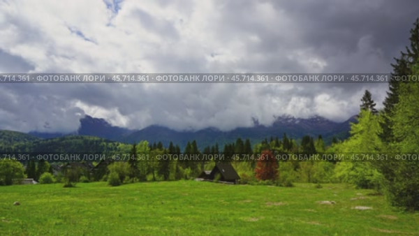 Mountain alps with house and trees in fog clouds. Стоковое видео, видеограф Михаил Коханчиков / Фотобанк Лори