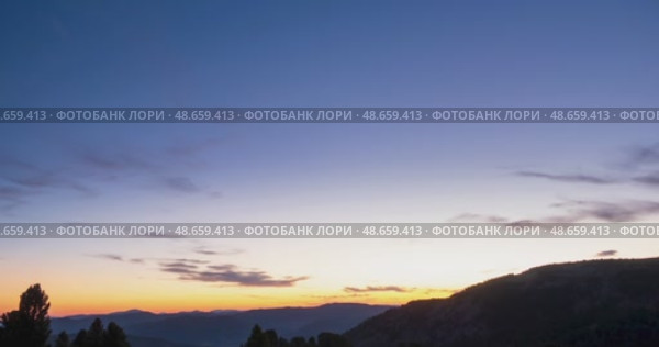 Mountain lake time lapse in summer or autumn. Wild nature and beautiful sunset. Moving clouds, deep twilight and dramatic sky. Стоковое видео, видеограф Александр Маркин / Фотобанк Лори