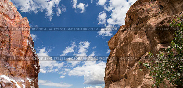 Mountains of Petra, Jordan, Middle East. Petra has been a UNESCO World Heritage Site since 1985 (2016 год). Стоковое фото, фотограф Владимир Журавлев / Фотобанк Лори