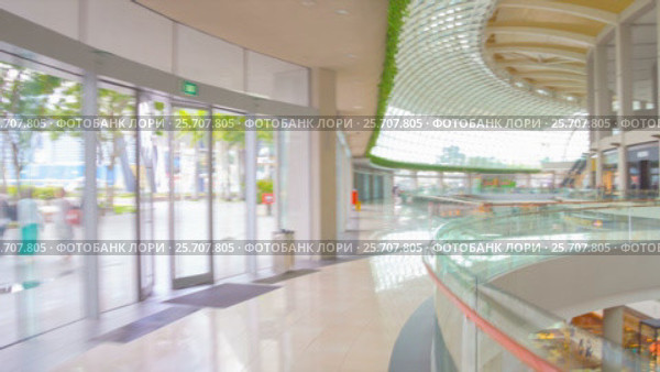 Moving through shopping mall point of view motion timelapse (2017 год). Редакционное видео, видеограф Кирилл Трифонов / Фотобанк Лори