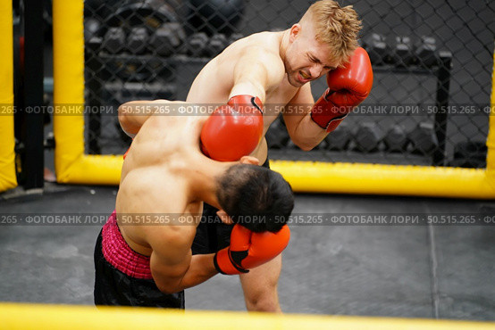 Muay Thai, The martial art of Thailand, Power punches into the face of the opponent. Able to defeat opponent by knockout. Стоковое фото, агентство Ingram Publishing / Фотобанк Лори