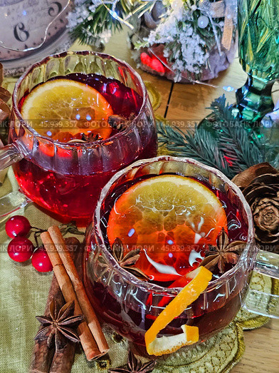 Mulled wine on the Christmas table. Стоковое фото, фотограф Марина Володько / Фотобанк Лори