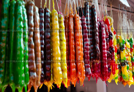 Multicolored delicious fresh Georgian Sweets snack. Churchkhela hanging in the market. (2016 год). Стоковое фото, фотограф Elena Titova / Фотобанк Лори