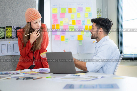 Multiethnic young business people working together in modern office, Collaborate to designing an application for use on the internet network. Стоковое фото, агентство Ingram Publishing / Фотобанк Лори