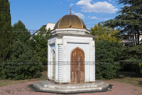 Мусульманская дюрбе в сквере Соколова в городе Евпатории, Крым (2017 год). Стоковое фото, фотограф Николай Мухорин / Фотобанк Лори