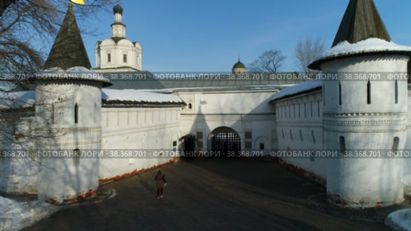 Музей имени Андрея Рублева в Спасо-Андрониковом монастыре (2019 год). Стоковое видео, видеограф Евгений Ковалев / Фотобанк Лори