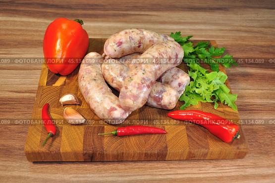 Мясопродукты. Полуфабрикаты. Мясо. Свинина. Говядина. Кухня. Ресторан. Кафе. Приготовление. Ужин. Стол. Стейк. Пища. Стоковое фото, фотограф Владимир Зыбин / Фотобанк Лори