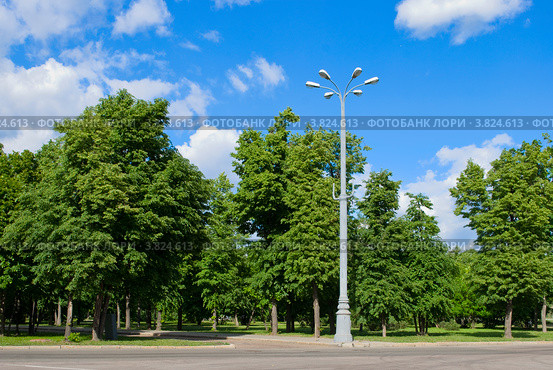 На территории Олимпийского комплекса "Лужники" в Москве (2011 год). Стоковое фото, фотограф Дмитрий Девин / Фотобанк Лори