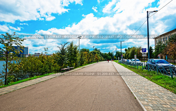 Набережная озера Нижний Кабан. Город Казань (2024 год). Редакционное фото, фотограф Макаров Алексей / Фотобанк Лори