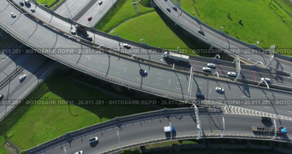 Начало Западного скоростного диаметра на участке между Дачным проспектом и Автомобильной улицей. Санкт-Петербург (2017 год). Стоковое видео, видеограф Кекяляйнен Андрей / Фотобанк Лори