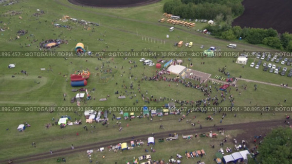 Народные гуляния в Башкирии - сабантуй - праздник плуга. Вид с воздуха. Folk festivals in Bashkiria - Sabantuy - the holiday of the plow. Aerial view. Стоковое видео, видеограф Евгений Романов / Фотобанк Лори